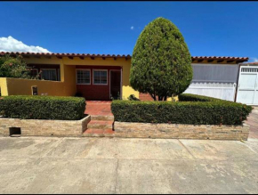 hermosa y acogedora casa